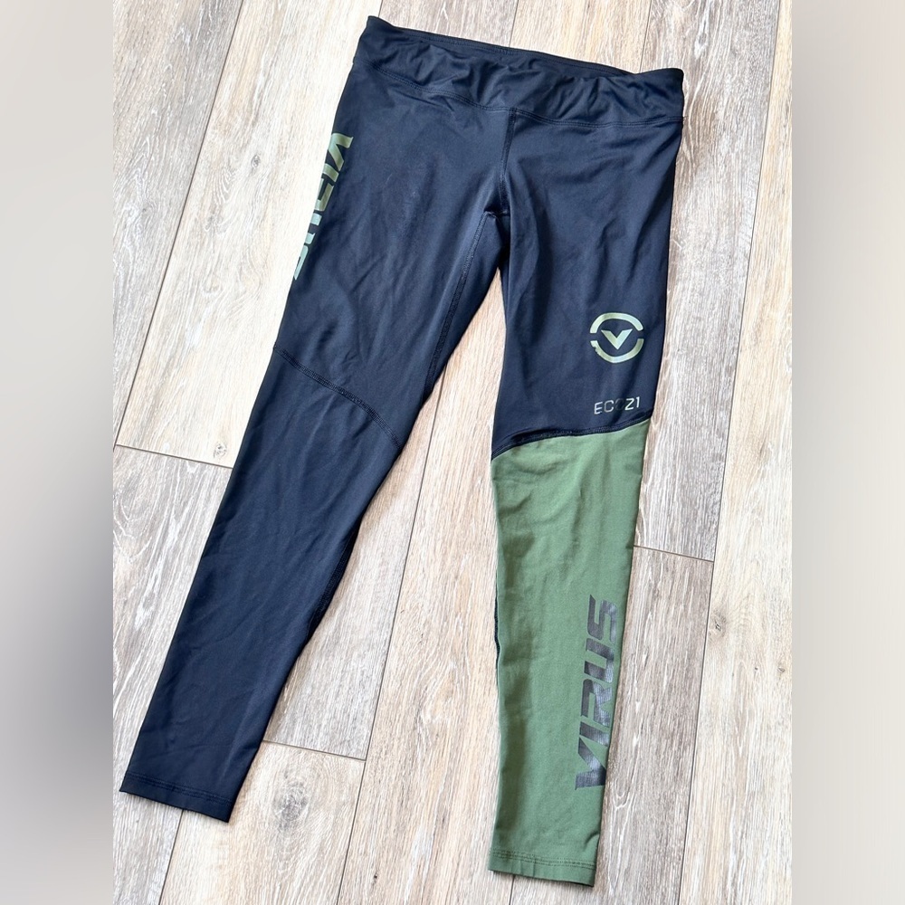 Virus black and green legging Small